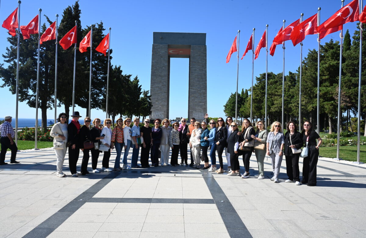 İŞ VE CEMİYET DÜNYASININ ÖNDE GELEN İSİMLERİYLE ÇANAKKALE TARİHİ ALANA ZİYARET