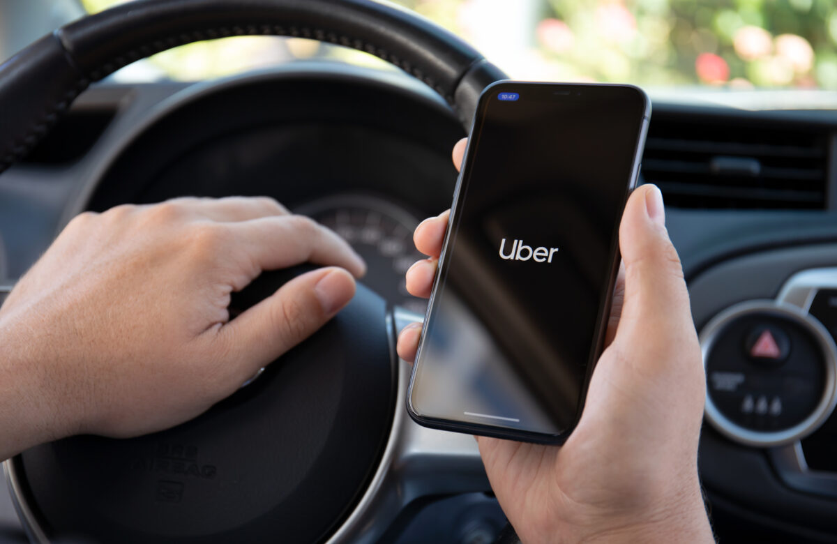 Uber, yaz boyunca 135 farklı ülkeden Türkiye’ye gelen turistlere Uber Taksi ile hizmet verdi