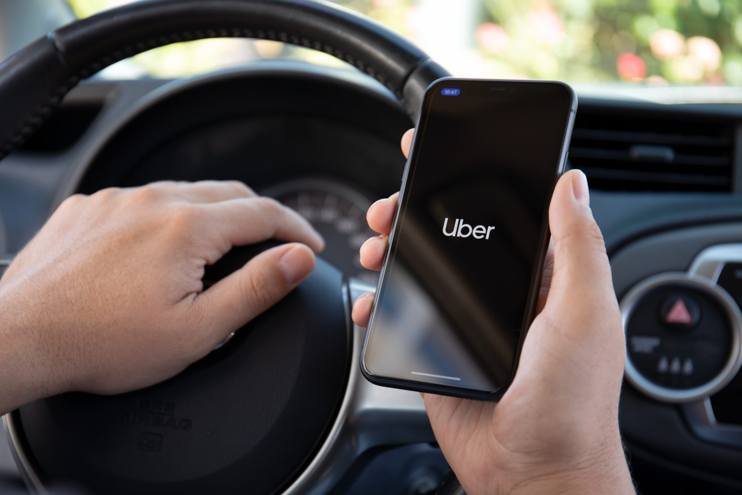 Uber, yaz boyunca 135 farklı ülkeden Türkiye’ye gelen turistlere Uber Taksi ile hizmet verdi