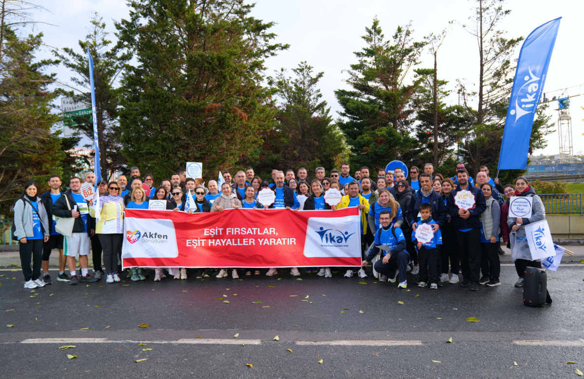 Cumhuriyet’in 101. Yılında 101 Akfen Gönüllüsü, İstanbul Maratonu’nda TİKAV’ın ‘Eğitimde Eşitlik’ Projesi İçin Koşup Yardım Topladı