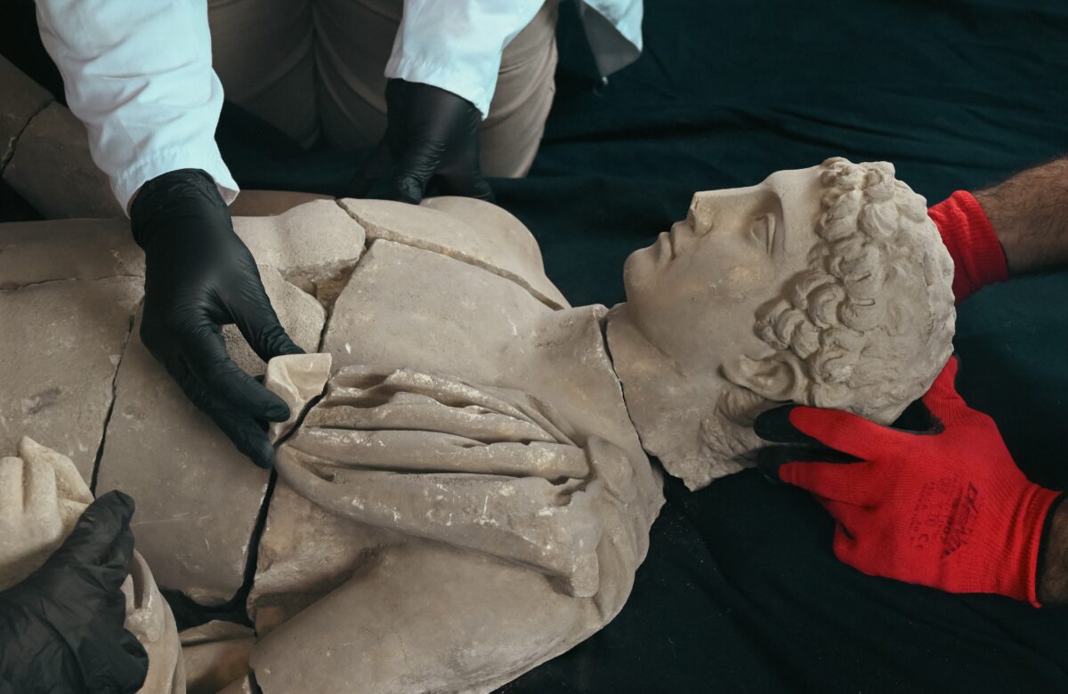Aspendos Kazılarında Hermes Heykeli Gün Yüzüne Çıkarıldı