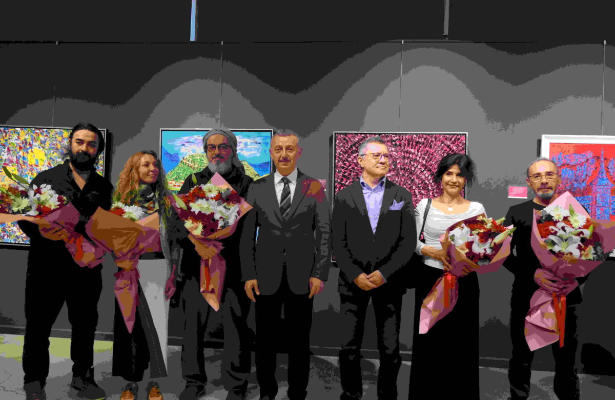 KOCAELİ’DE SANAT ZAMANA TANIKLIK EDİYOR:  “30° DOĞU MERİDYENİ KOCAELİ” SERGİSİ YOĞUN İLGİYLE AÇILDI