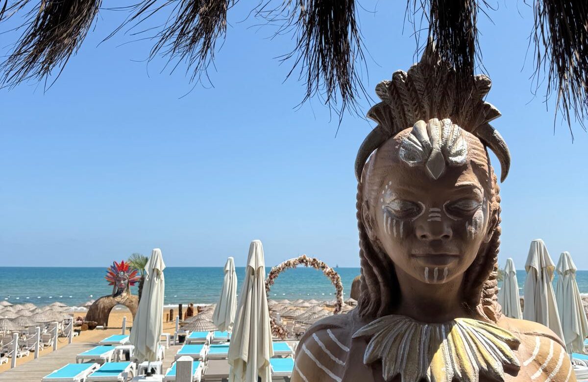 İSTANBUL’UN BU YAZ EN POPÜLER PLAJINDA SANAT, DOĞA VE SOSYAL YAŞAM BULUŞTU!