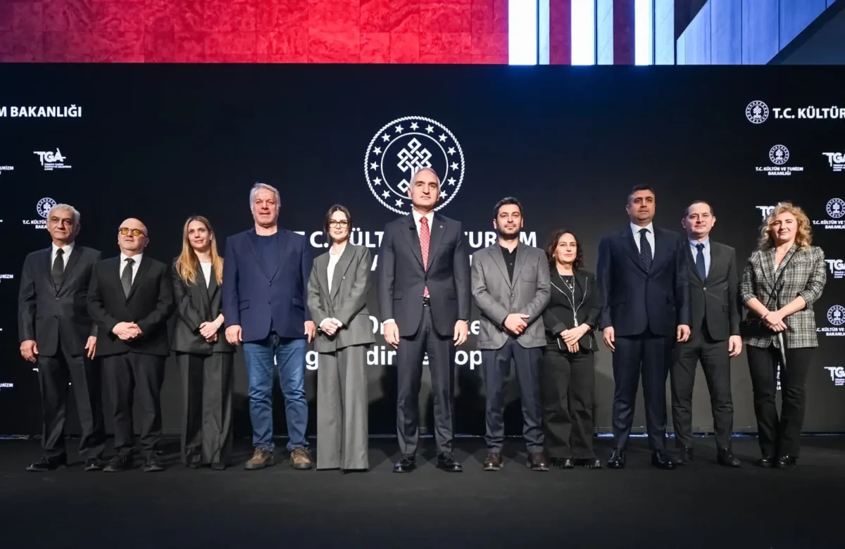 MİNİ DİZİLERLE TÜRKİYE TANITIMINDA ‘MİLLİ FORMA’ DÖNEMİ  TÜRK DİZİLERİ ARTIK TÜRKİYE’NİN KÜRESEL TANITIM ELÇİSİ  TGA’DAN DÜNYAYA HİKÂYE ODAKLI YENİ TANITIM MODELİ