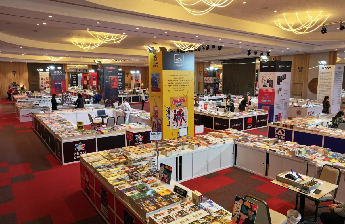 AKRA KİTAP GÜNLERİ KİTAPSEVERLERİ BULUŞTURMAYA DEVAM EDİYOR