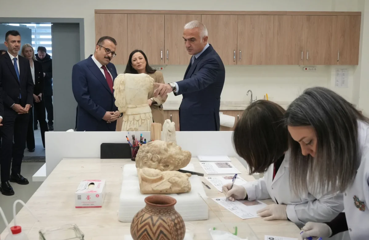 BAKAN ERSOY, 2025 MÜZE VERİLERİNİ AÇIKLADI: 33 MİLYONU AŞKIN ZİYARET